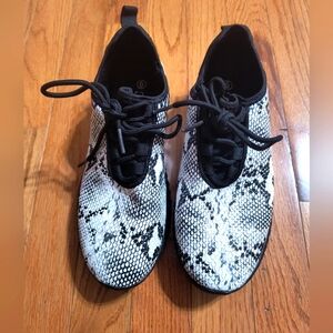 Forever snake print sneakers, women's size 6, black and white